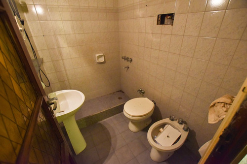 Venta - Casa De Estilo Ideal Instituciones. 400 M2