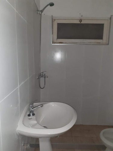 Casa Un Dormitorio Con Locales .
