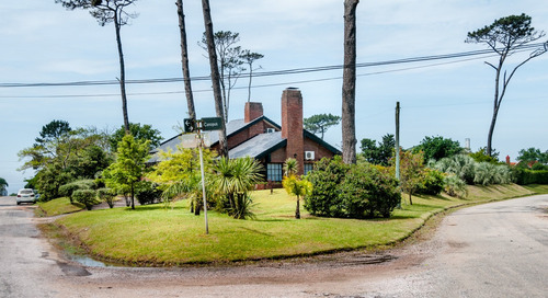 Casa En Venta De 7 Dormitorios En Playa Mansa