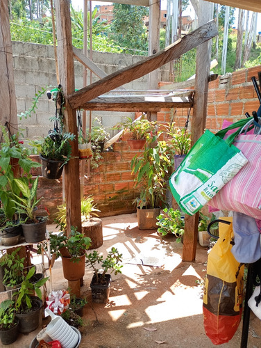 Casa 4 Cômodos E Dois Banheiros