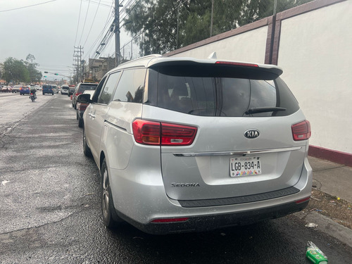 Kia Sedona 3.3 V6 Lx At