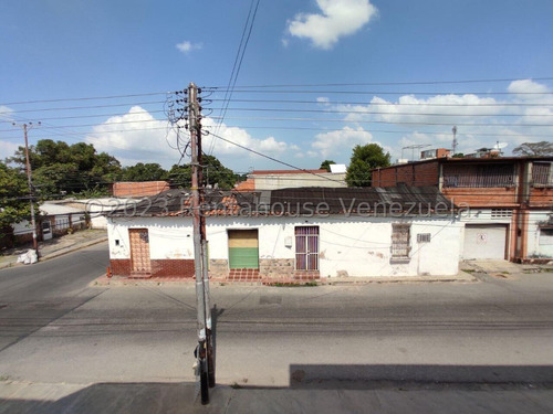 Casa En Esquina En Pleno Centro De La Ciudad De Cagua Estado Aragua Cuenta Con 705 Mtrs2, Con Gran Potencial Para Proyecto 23-32259 Irrr