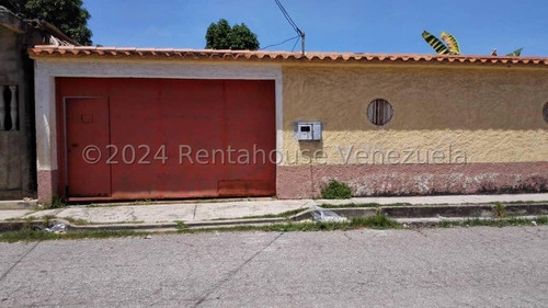 Casa En Venta En Higuerote 429mt2 5d 2b 6p