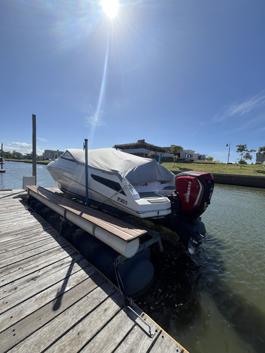 Lancha Custon 25. Con Evinrude Etec G2 200 Hp