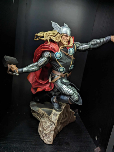 Estatua Thor