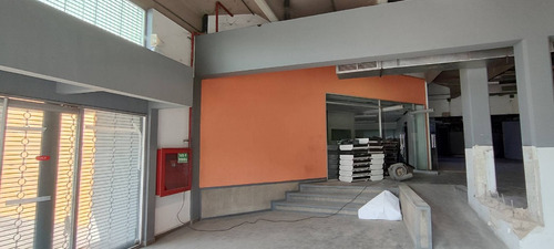 Local Comercial En Alquiler De Esquina En La Av Las Ferias Muy Cerca De La Av. Lara De 1.200 M2, Ideal Para Concecionario De Motos, Vehiculo, Muebleria, Ferreteria, Supermercados, Etc. Rp.