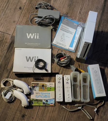 Nintendo Wii Americana + 2 Remotos + 2 Nunchuk 