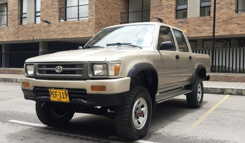 Toyota Hilux 2.4 MT 4x4