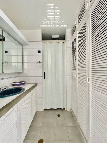 En Venta Penthouse Con Hermosa Vista Al Mar En El Conj Resd La Balandra, Pampatar