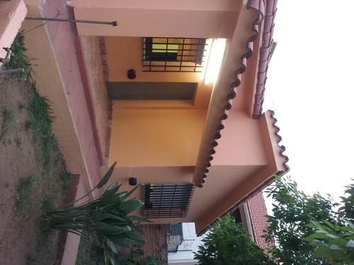 Casa En Venta En Poeta Conti, Centro De Merlo: Excelente Ubicación