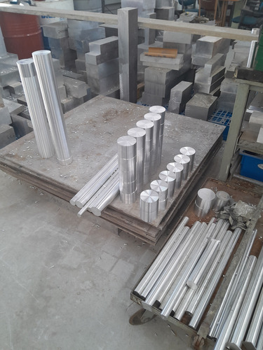 Barra Quadrada Alumínio 7075 T6 65x65x400mm