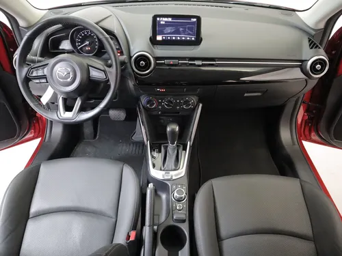 Mazda 2 TOURING SEDAN 1.5 TP 6AB