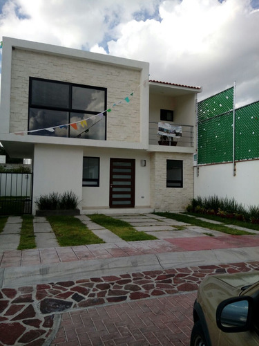 Preciosa Casa En Pedregal De Schoenstatt, Alberca, 3 Recámar