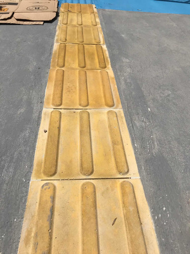 Imagem 2 de 5 de Fabricamos Placa De Piso Tátil Em Argamassa