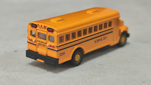 Mini Autobús Escolar 6x2.3x2cms Vehículo De Juguete