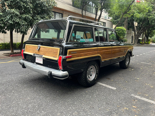Jeep Grand Wagoneer