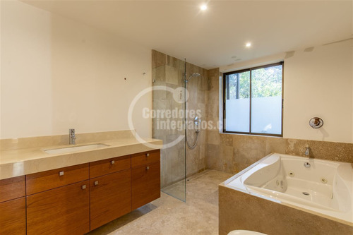 Departamento En Venta De 5 Dorm. En Las Condes - San Damián