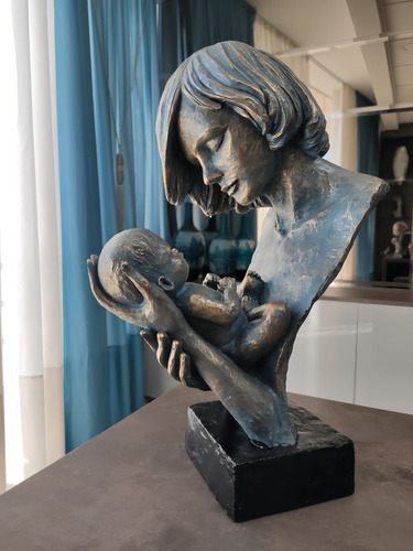 Estatua Colo De Mae 23,5x15,5x37cm Cor Azulado Com Detalhes Dourados