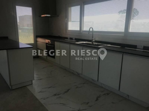 Imagen 2 de 30 de Casa En Venta Ubicado En Vila Marina I, Villanueva (tigre)