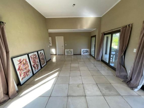 Imagen 8 de 28 de Luminosa Casa En Venta