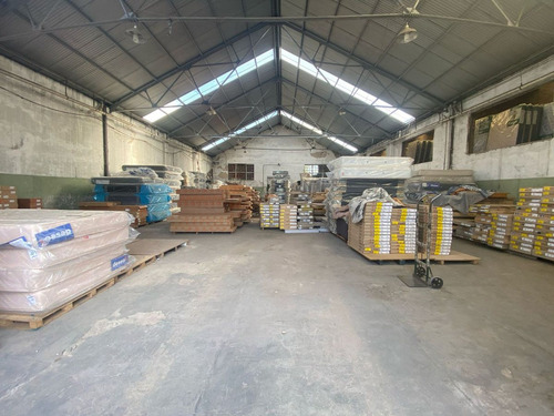 Importante Galpón En Venta Con Local Comercial