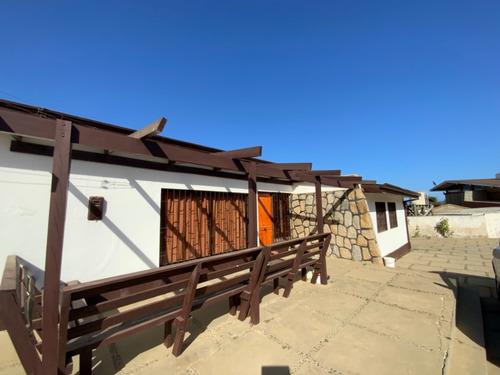 Hermosa Casa En Tranquilo Barrio De El Quisco