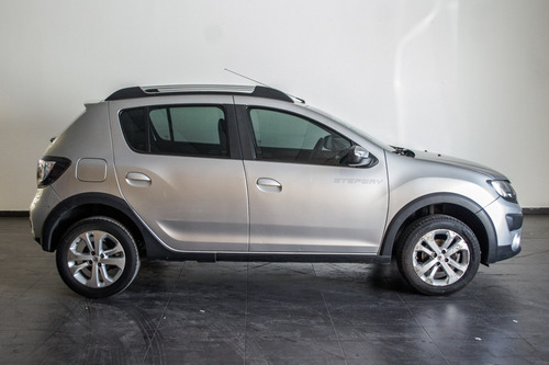 Imagen 3 de 15 de Renault Sandero Stepway 2017 1.6 Privilege 105cv Ab208 Lum