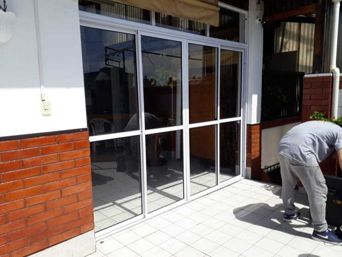 Imagen 1 de 10 de Cerramientos De Balcones, Galerias, Quinchos En Aluminio