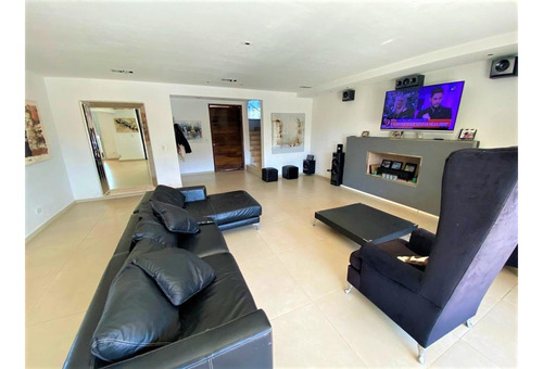 Impecable Casa 5 Ambientes. Digna De Ver