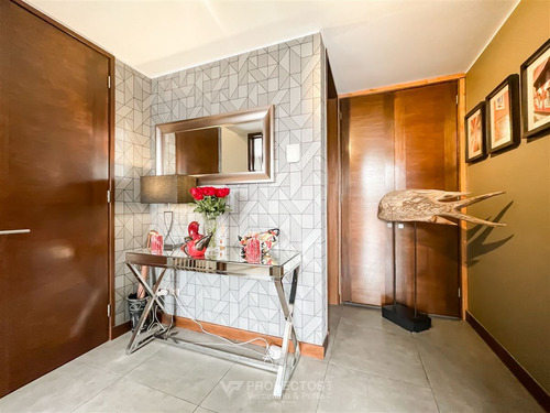 Casa En Arriendo De 5 Dorm. En Colina