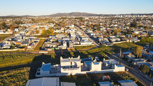 Venta En Tandil De Departamento Con Cochera
