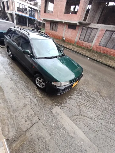 Mitsubishi Lancer 1.6 Glx 5 p