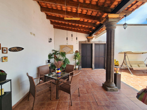 Casa Colonial En El Corazón De Juriquilla 5 Recámaras Completas, Una En Planta Baja Alberca Propia Am