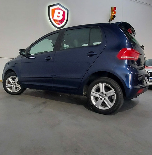 Imagen 2 de 9 de Volkswagen Fox 2015 1.6 Confortline Saf