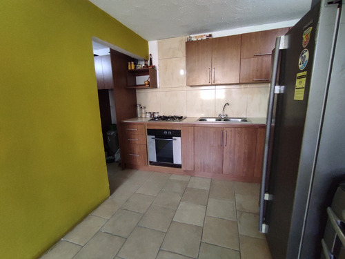 Apartamento Localizado En La Urbanización Las Aves, Cua.