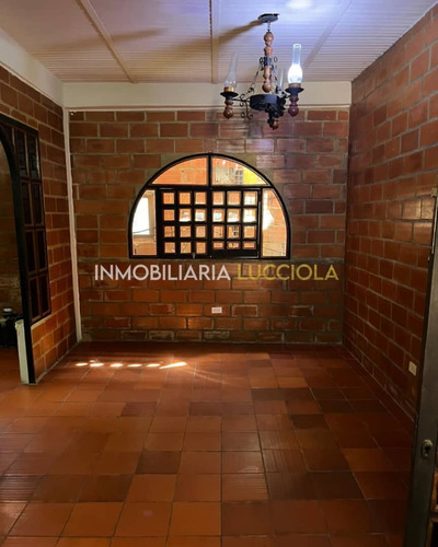 Casa En Venta En Caraballeda, Ref 377