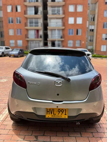 Mazda 2 .