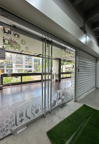 Local Comercial Con Mezzanina Y Terraza De 220 Mt2. Ar
