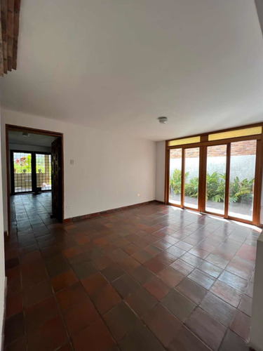 Imagen 4 de 16 de Amr Vende Espaciosa Y Bella Casa En La Urb. Merida