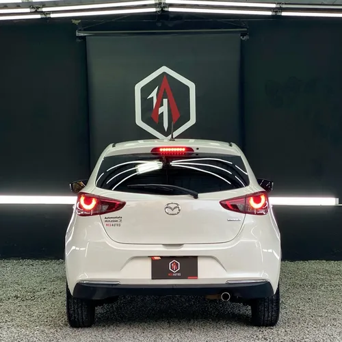 Mazda 2 Touring Carbon Edition 2024
