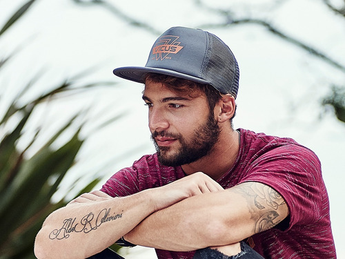 Imagen 2 de 3 de Gorra Cap Vicus Tres V Gris