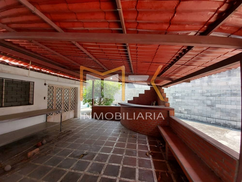 Imagen 11 de 13 de Mk Inmobiliaria Vende En La Urb. Los Caobos Av. Casanova Godoy / 04126968207
