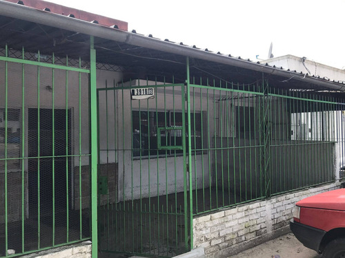 Imagen 1 de 11 de Venta De Padron Unico Con Cuatro Unidades. Galpon Y Tres Apartamentos.