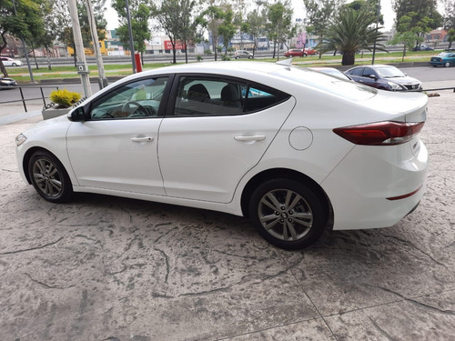 Imagen 12 de 15 de Hyundai Elantra 2018 2.0 Gls Premium At
