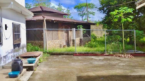Imagen 2 de 8 de Aj - Venta De Galpón Con Casa En Higuerote