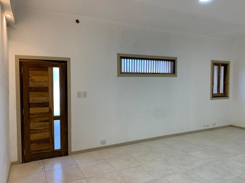 Imagen 3 de 14 de Venta- Casa Reciclada A Nueva