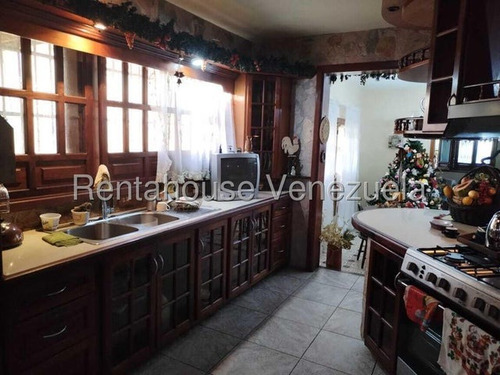 Rz Vende Imagina Tu Vida En Esta Casa Tranquila Con La Conveniencia De Centros Comerciales Cerca. 25-8837 May3
