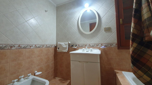 Venta - Chalet Cuatro Ambientes Con Garage Y Patio - Viamonte 4390