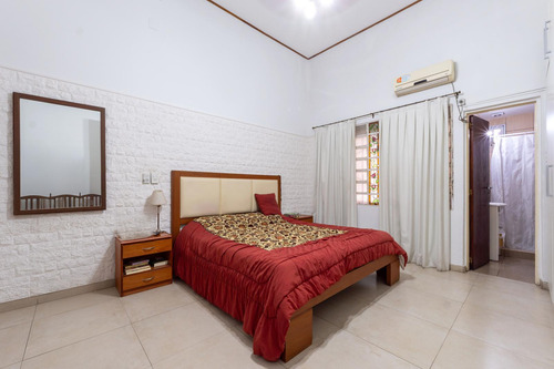Venta - Casa De 3 Dormitorios, Patio Con Parrillero Y Terraza. Echesortu, Rosario.