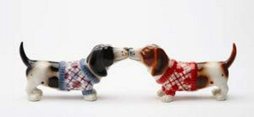 Pacific Giftware Kissing Basset Hounds En